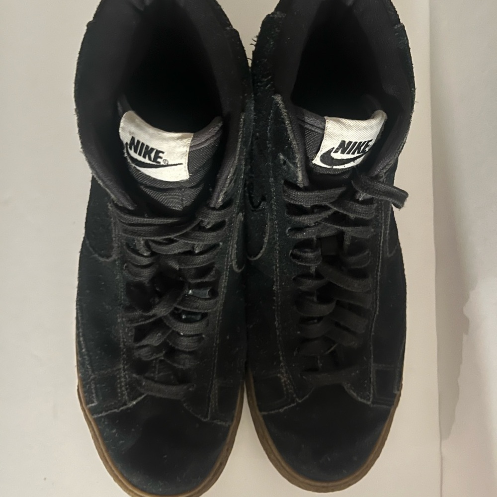 Nike Men's Blazer Mid Premium Black Gum Sneakers - Picture 2 of 5